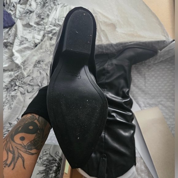 Beautiful boots - Picture 4 of 6